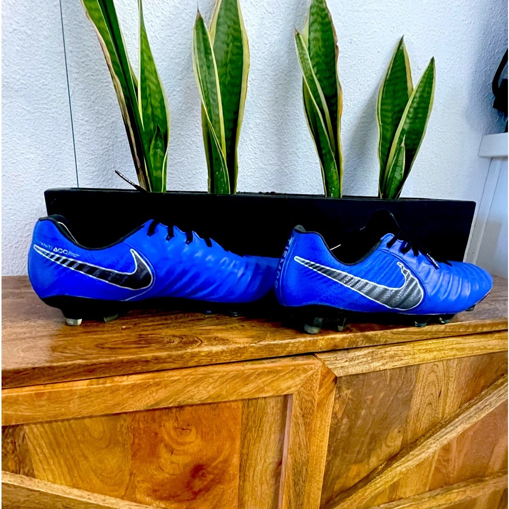 Nike tiempo elite size 10 soccer cleats